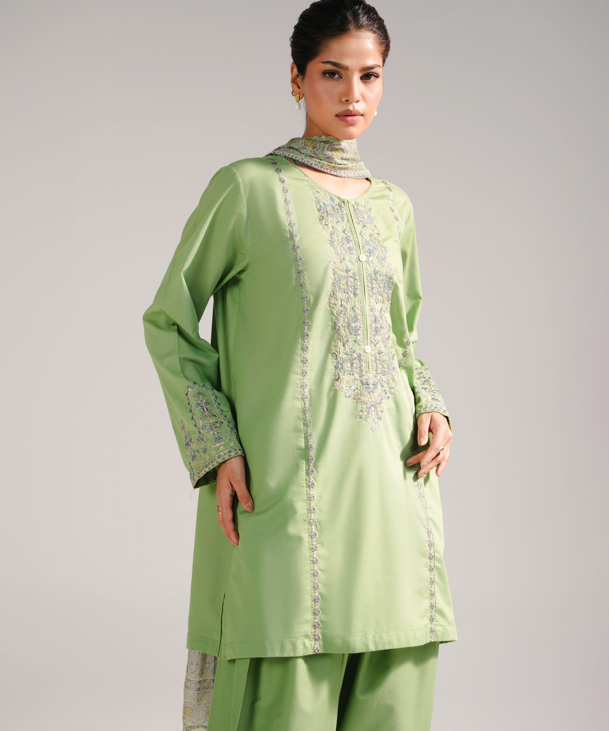 3 Piece - Embroidered  Lawn Suit - 1001 Secondary image